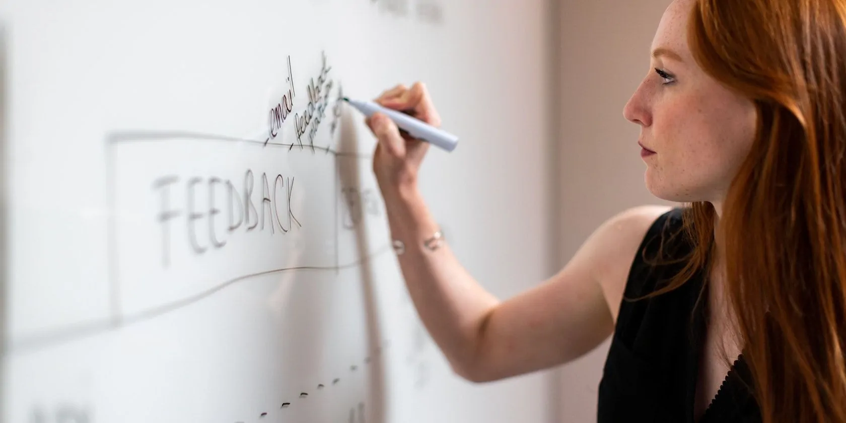 Jagonzalez.org | Iphone Hackeado | White Woman In Black Writing On A Whiteboard